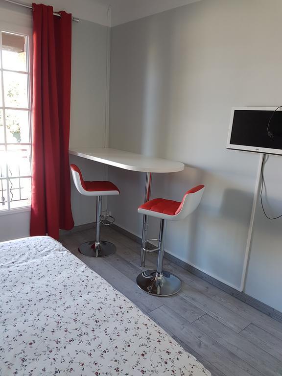 Bed and Breakfast La Combe Joseph Remoulins Exterior foto